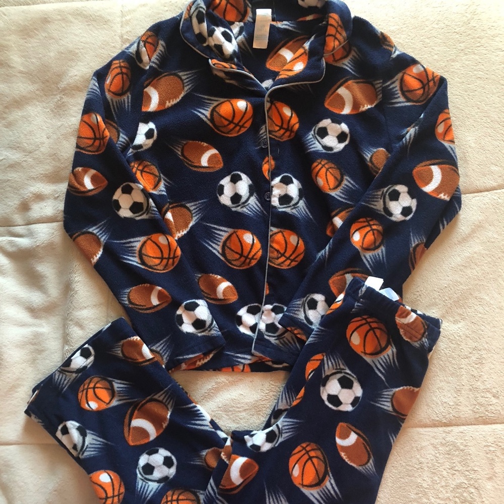 Boys pajamas (L)